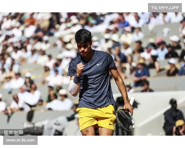 辛纳直落两盘卫冕ATP年终总决赛冠军，阿尔卡拉斯屈居亚军。