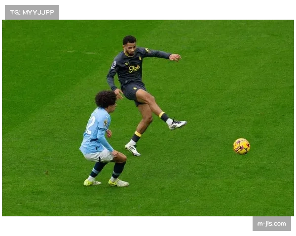 埃弗顿门将皮克福德连续神扑力保球门不失