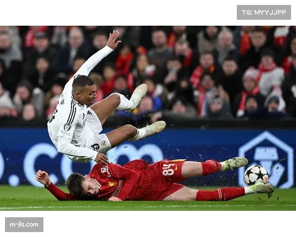 穆涅西租借巴黎FC，右后卫战术适配性成重生关键